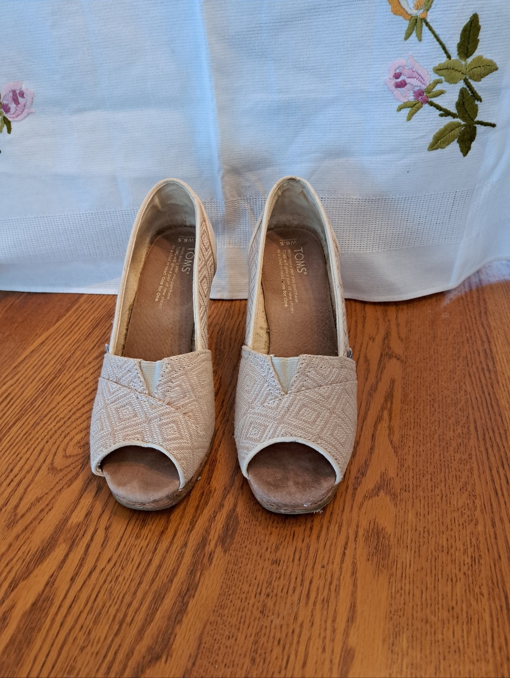 🔥2/$25🔥TOMS Women's Beige Peep-Toe Wedge Espadrilles